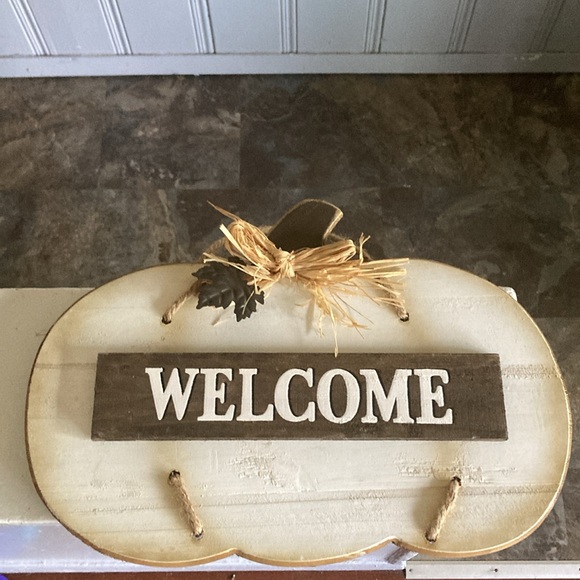 HP-NWT- 13βx 18β White-Washed Wooden WELCOME Pumpkin Shaped Fall Decor Sign π - Picture 14 of 17